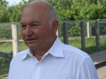 Юрий Лужков может уйти с должности мэра Москвы раньше срока
