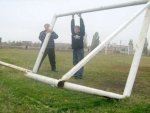 В Курской области упавшие на школьника футбольные ворота сделали его инвалидом