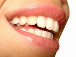 Испанский стоматолог от злости вырвал пациентке все зубы