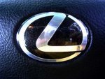 Lexus ������� ���������� BMW 1-Series