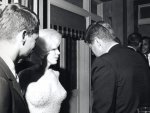 Единственная уцелевшая фотография с Монро и Кеннеди выставлена на аукцион Единственная уцелевшая фотография с Монро и Кеннеди выставлена на аукцион