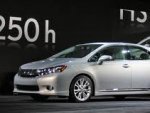 ��-�� ������� � ��������� ��������� �������������� ���������� Prius � Lexus HS 250h